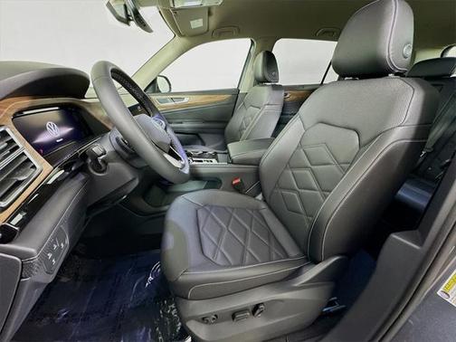 2025 Volkswagen Atlas 2.0T SE w/Technology 4MOTION