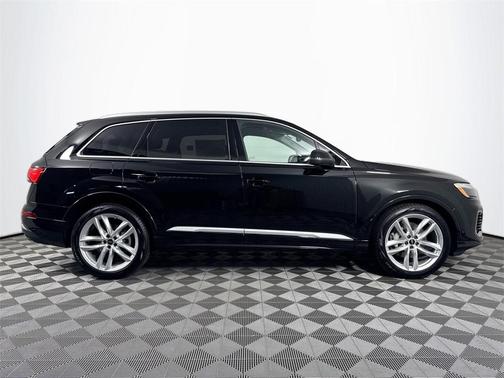 2025 Audi Q7 55 Premium Plus