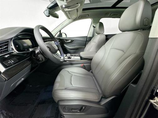2025 Audi Q7 55 Premium Plus
