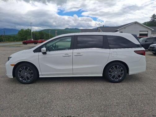 Platinum White Pearl 2026 Honda Odyssey Touring