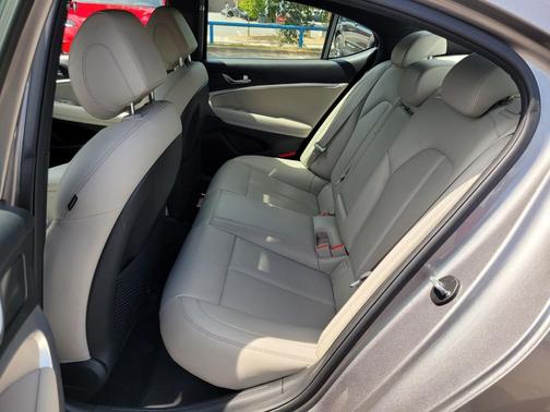 2023 Genesis G70 2.0T RWD