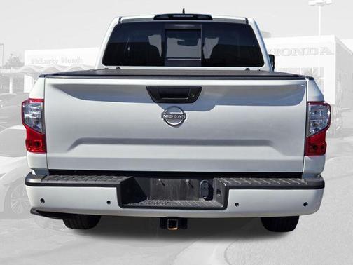 Glacier White 2024 Nissan Titan SV