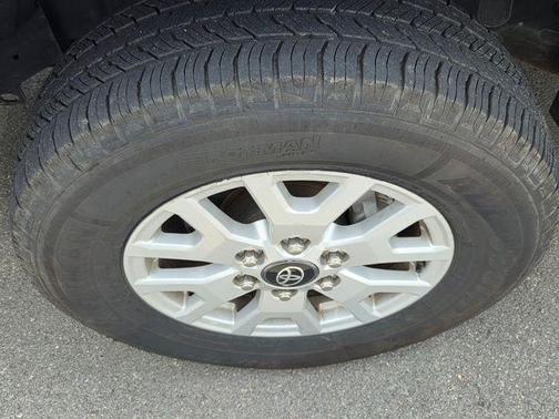 Ice Cap 2024 Toyota Tacoma SR5