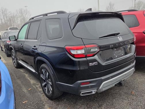 2023 Honda Pilot Touring 8-Passenger