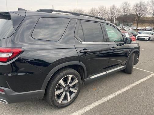 2023 Honda Pilot Touring 8-Passenger