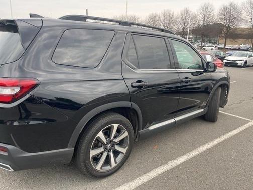 2023 Honda Pilot Touring 8-Passenger