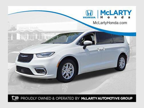 Bright White Clearcoat 2023 Chrysler Pacifica Touring L