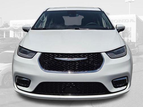 Bright White Clearcoat 2023 Chrysler Pacifica Touring L