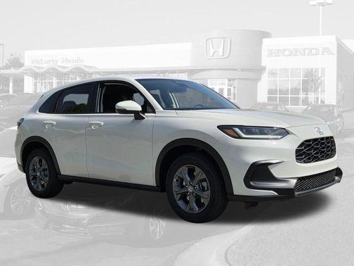 Platinum White Pearl 2026 Honda HR-V LX