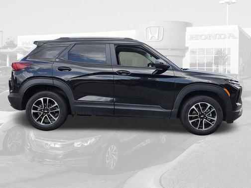 Mosaic Black Metallic 2025 Chevrolet Trailblazer LT