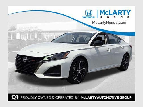Glacier White 2025 Nissan Altima SR FWD