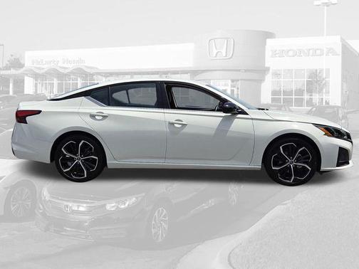 Glacier White 2025 Nissan Altima SR FWD