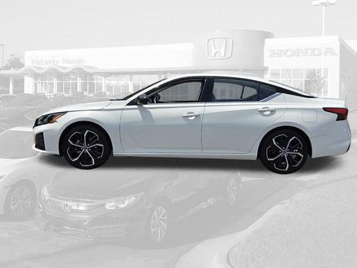 Glacier White 2025 Nissan Altima SR FWD