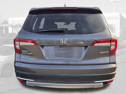 Modern Steel Metallic 2020 Honda Pilot Touring 8-Passenger