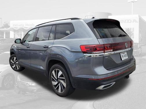 Platinum Gray Metallic 2024 Volkswagen Atlas 2.0T SE w/Technology 4MOTION