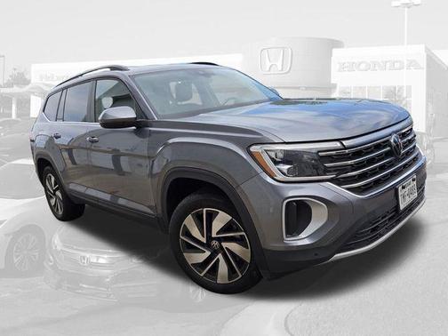 Platinum Gray Metallic 2024 Volkswagen Atlas 2.0T SE w/Technology 4MOTION