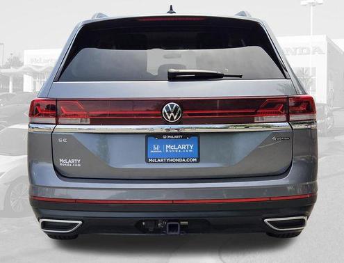 Platinum Gray Metallic 2024 Volkswagen Atlas 2.0T SE w/Technology 4MOTION