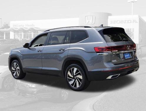 Platinum Gray Metallic 2024 Volkswagen Atlas 2.0T SE w/Technology 4MOTION