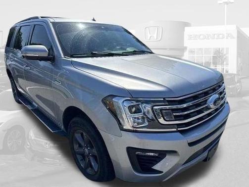 Iconic Silver Metallic 2021 Ford Expedition XLT