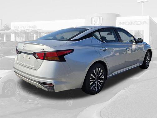 Brilliant Silver Metallic 2024 Nissan Altima 2.5 SV