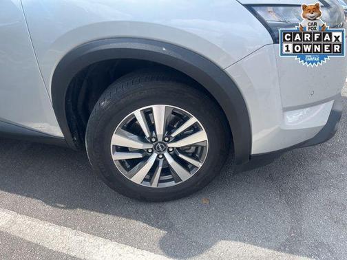 2025 Nissan Pathfinder SL FWD