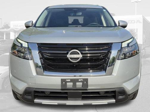 2025 Nissan Pathfinder SL FWD