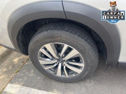 2025 Nissan Pathfinder SL FWD