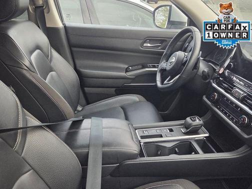 2025 Nissan Pathfinder SL FWD