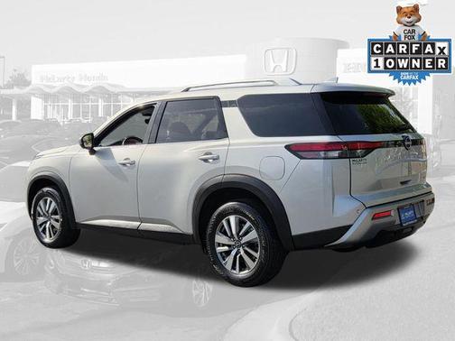 2025 Nissan Pathfinder SL FWD