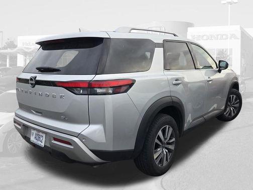 2025 Nissan Pathfinder SL FWD