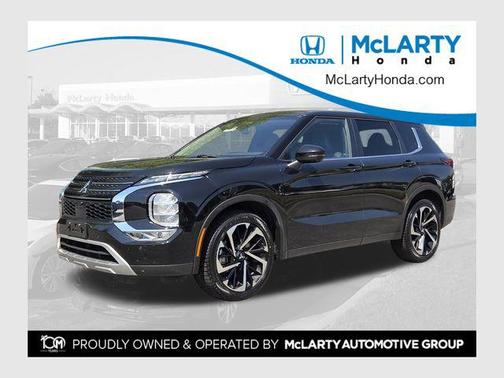 Labrador Black Pearl 2024 Mitsubishi Outlander SE