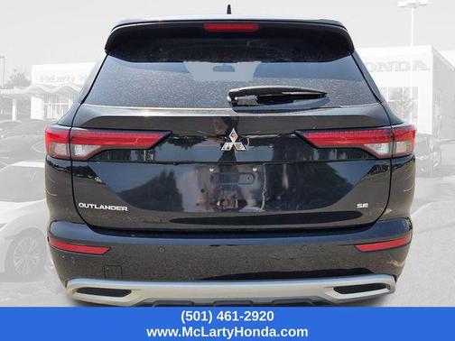 Labrador Black Pearl 2024 Mitsubishi Outlander SE