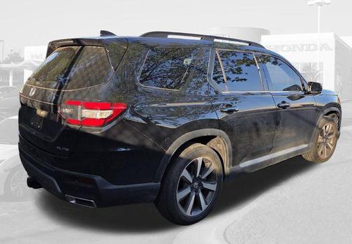 Crystal Black Pearl 2023 Honda Pilot AWD Elite