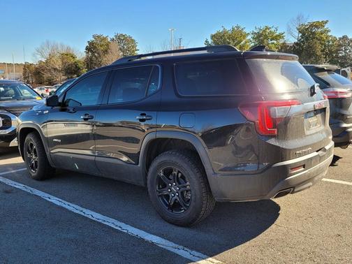 2023 GMC Acadia AWD AT4