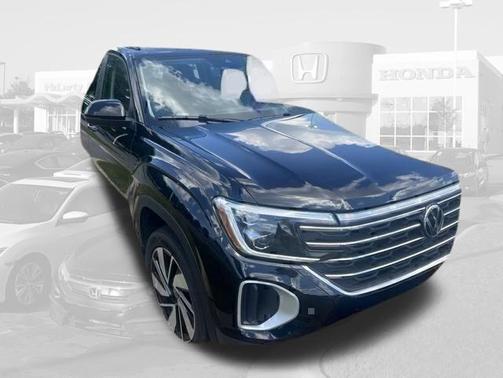 Deep Black Pearl 2024 Volkswagen Atlas 2.0T SE w/Technology
