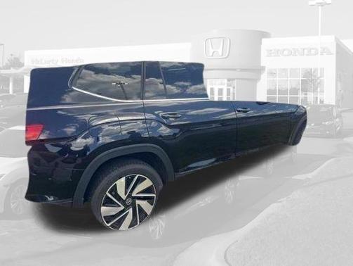 Deep Black Pearl 2024 Volkswagen Atlas 2.0T SE w/Technology
