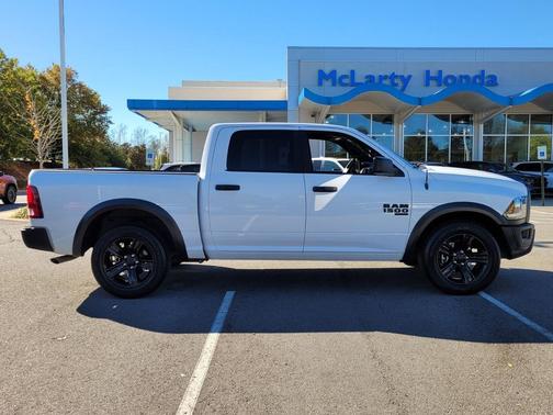 2024 RAM 1500 Classic Warlock Crew Cab 4x2 5'7' Box