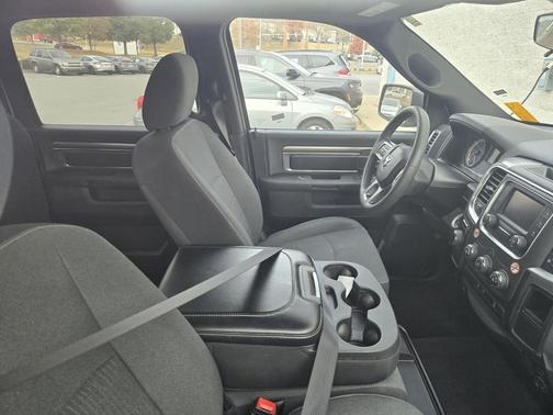 2024 RAM 1500 Classic Warlock Crew Cab 4x2 5'7' Box