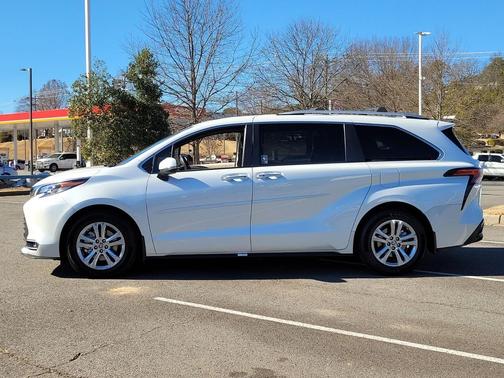 2022 Toyota Sienna Platinum