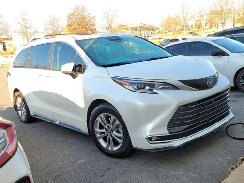 2022 Toyota Sienna Platinum