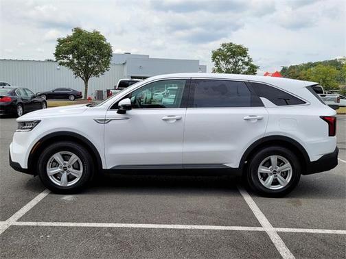 2022 Kia Sorento LX