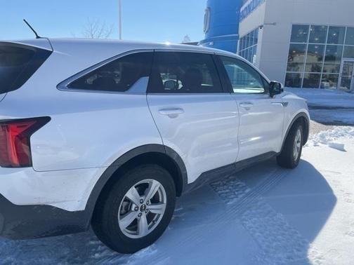2022 Kia Sorento LX
