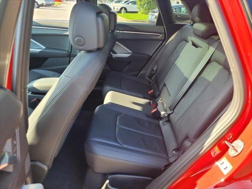 2024 Audi Q3 Premium 45 TFSI S line quattro Tiptronic