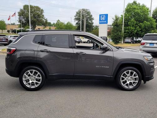2022 Jeep Compass Latitude Lux