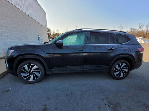 2025 Volkswagen Atlas 2.0T SE w/Technology 4MOTION