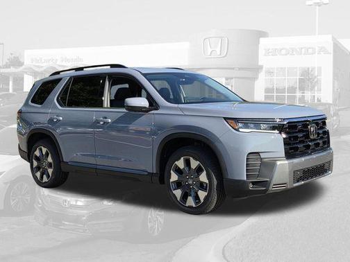 Sonic Gray Pearl 2026 Honda Pilot Touring 8-Passenger