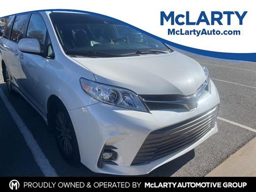 2020 Toyota Sienna XLE