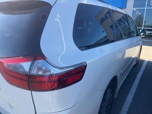 2020 Toyota Sienna XLE