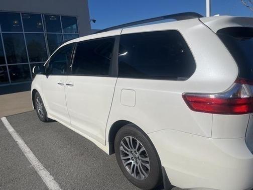 2020 Toyota Sienna XLE