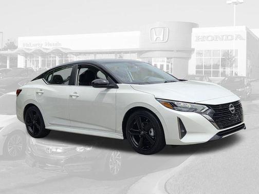 Aspen White Tricoat/Super Black 2024 Nissan Sentra SR